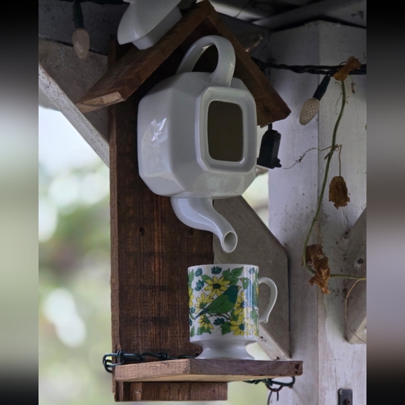 Rustic Wooden Handmade Bird Feeder Penguin With The Birds - Picture 11 of 15